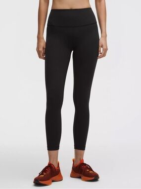 Sold /// Women’s Wunder Train Tights - Size 4